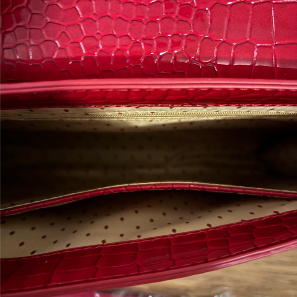 Vanessa Williams vibrant red faux crocodile embossed clutch purse NWT - Picture 11 of 12